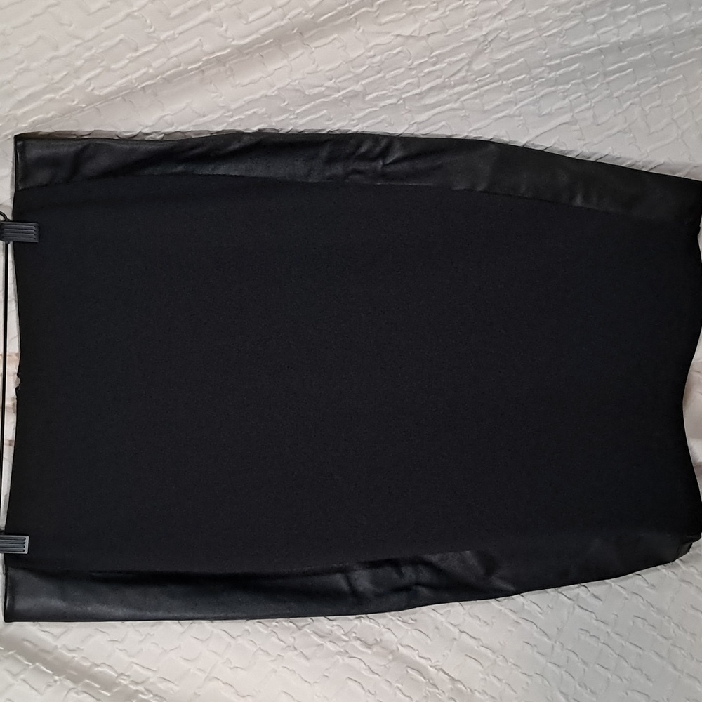 Kardashian Kollection black paneled pencil skirt